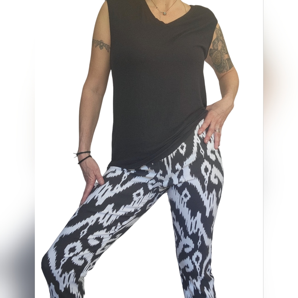 Chico's Brigitte So Slimming Stretch Crop Black & White Ikat Print Pants